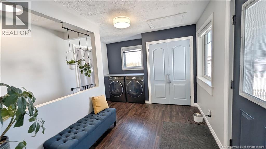 367 Rue De L'Île, Caraquet, New Brunswick  E1W 1B4 - Photo 2 - NB137202