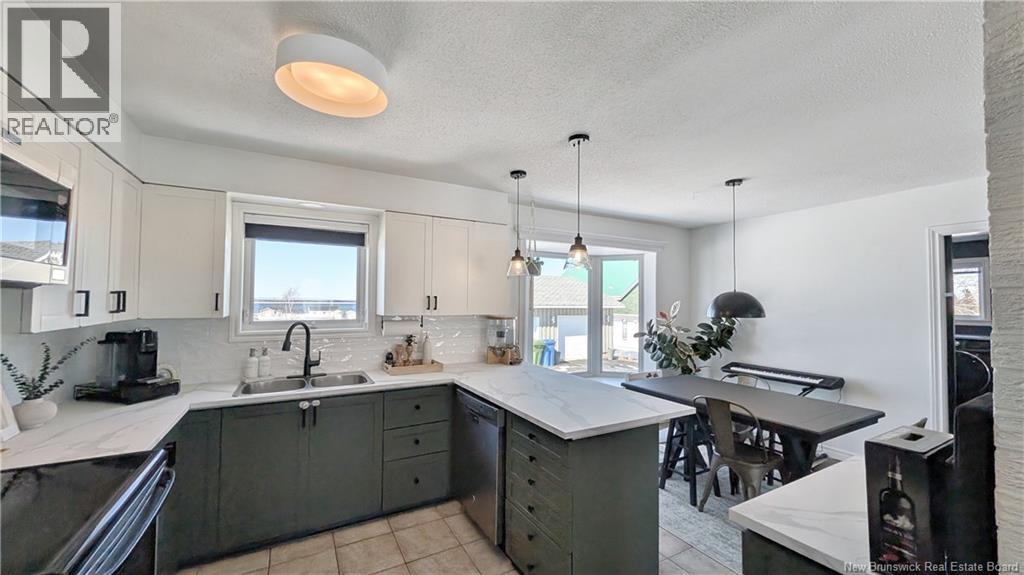 367 Rue De L'Île, Caraquet, New Brunswick  E1W 1B4 - Photo 4 - NB137202