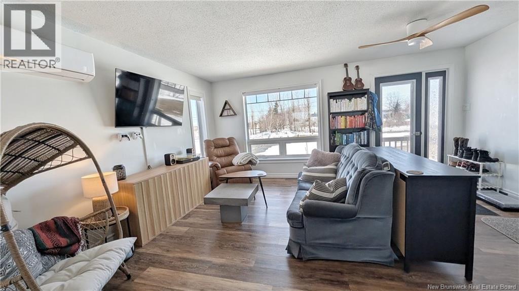 367 Rue De L'Île, Caraquet, New Brunswick  E1W 1B4 - Photo 6 - NB137202