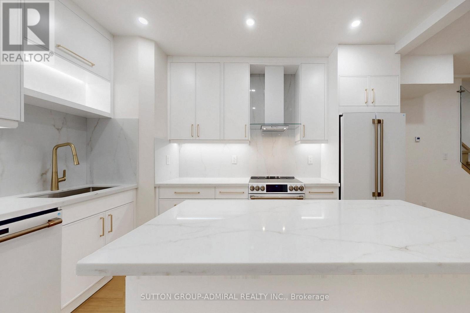 109 Fermanagh Avenue, Toronto, Ontario  M6R 1M1 - Photo 10 - W12999474