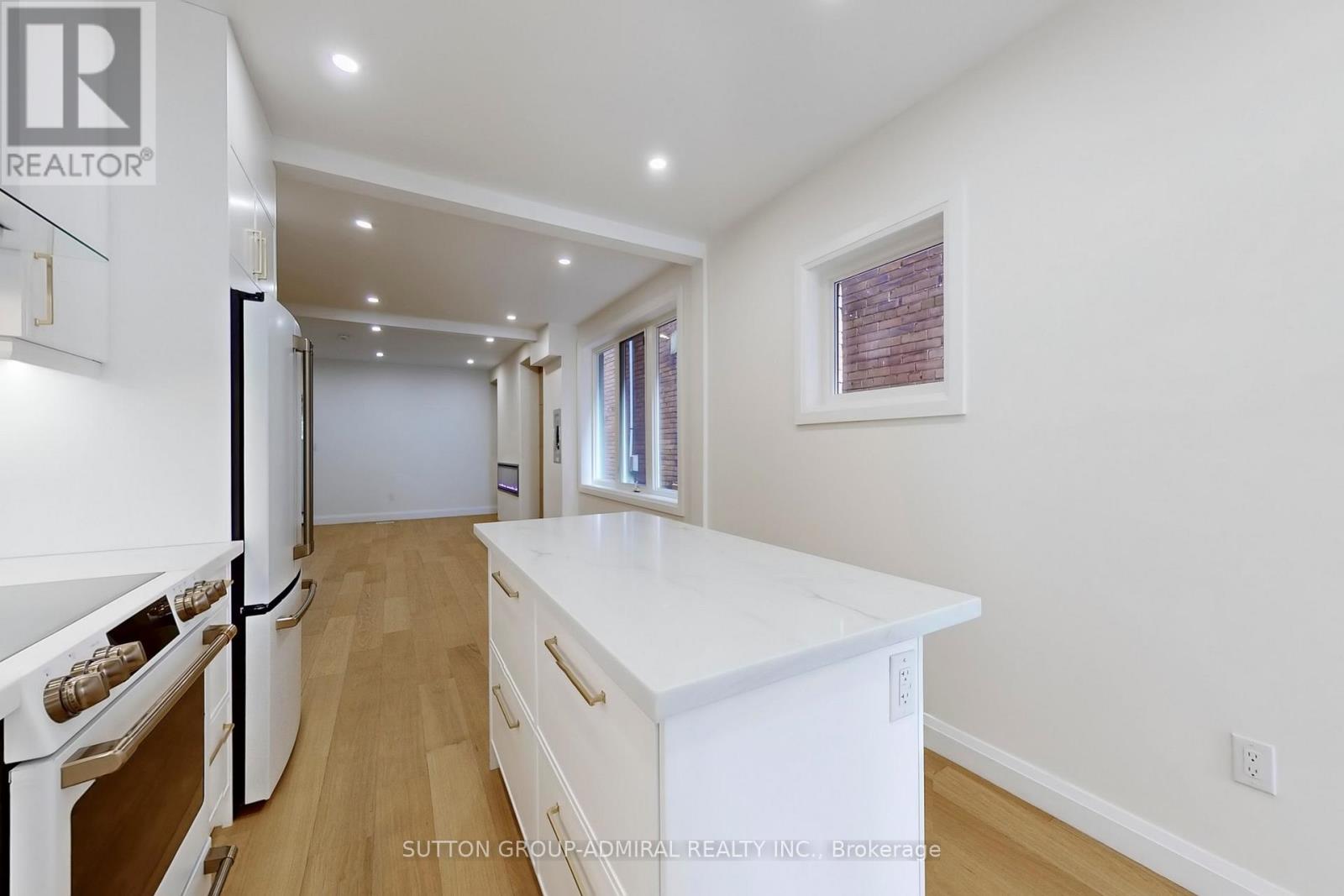 109 Fermanagh Avenue, Toronto, Ontario  M6R 1M1 - Photo 13 - W12999474