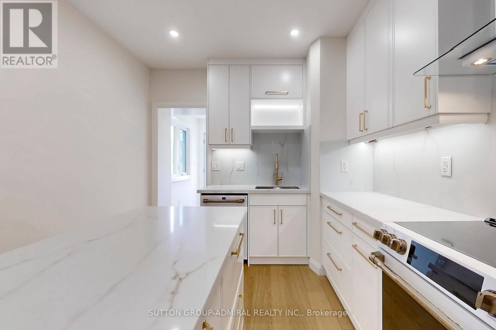 109 Fermanagh Avenue, Toronto, Ontario  M6R 1M1 - Photo 14 - W12999474