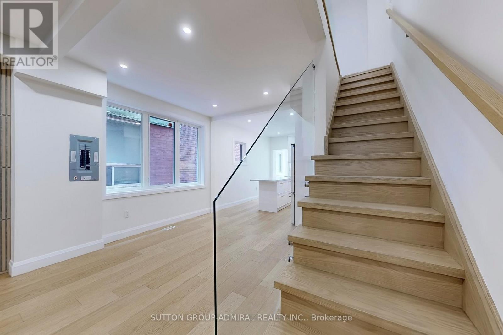 109 Fermanagh Avenue, Toronto, Ontario  M6R 1M1 - Photo 20 - W12999474