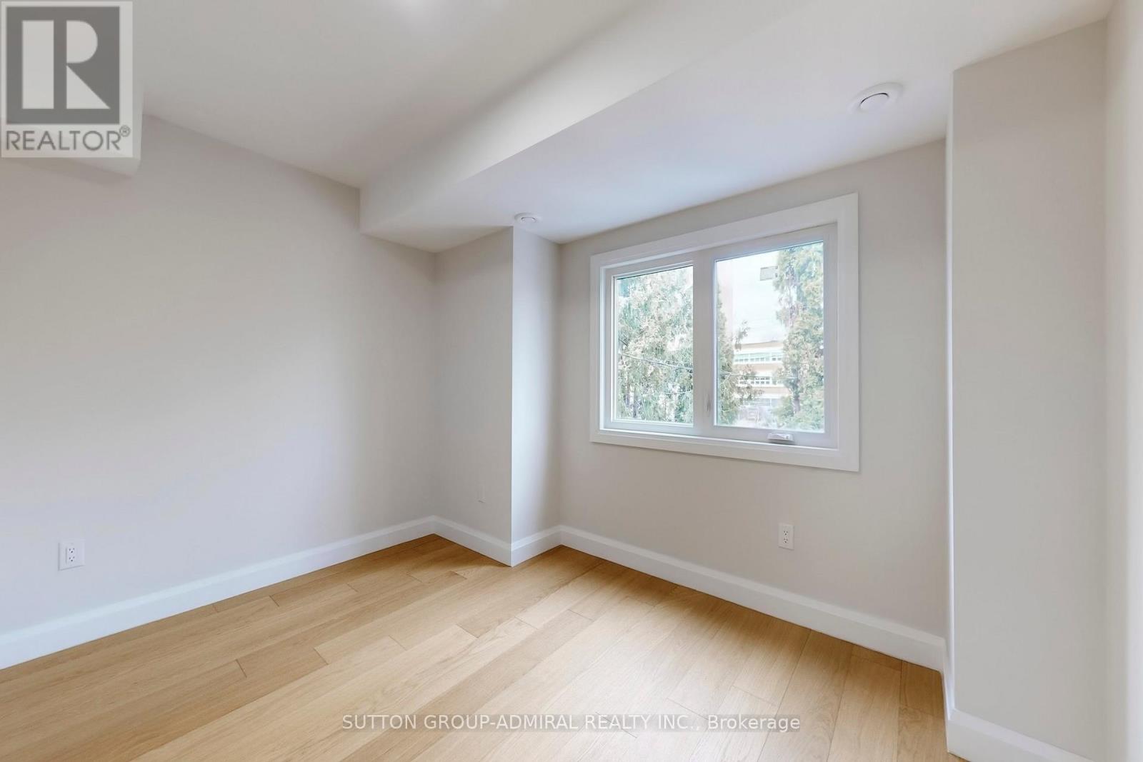 109 Fermanagh Avenue, Toronto, Ontario  M6R 1M1 - Photo 21 - W12999474