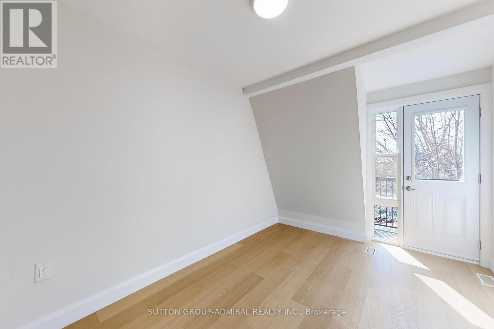 109 Fermanagh Avenue, Toronto, Ontario  M6R 1M1 - Photo 30 - W12999474