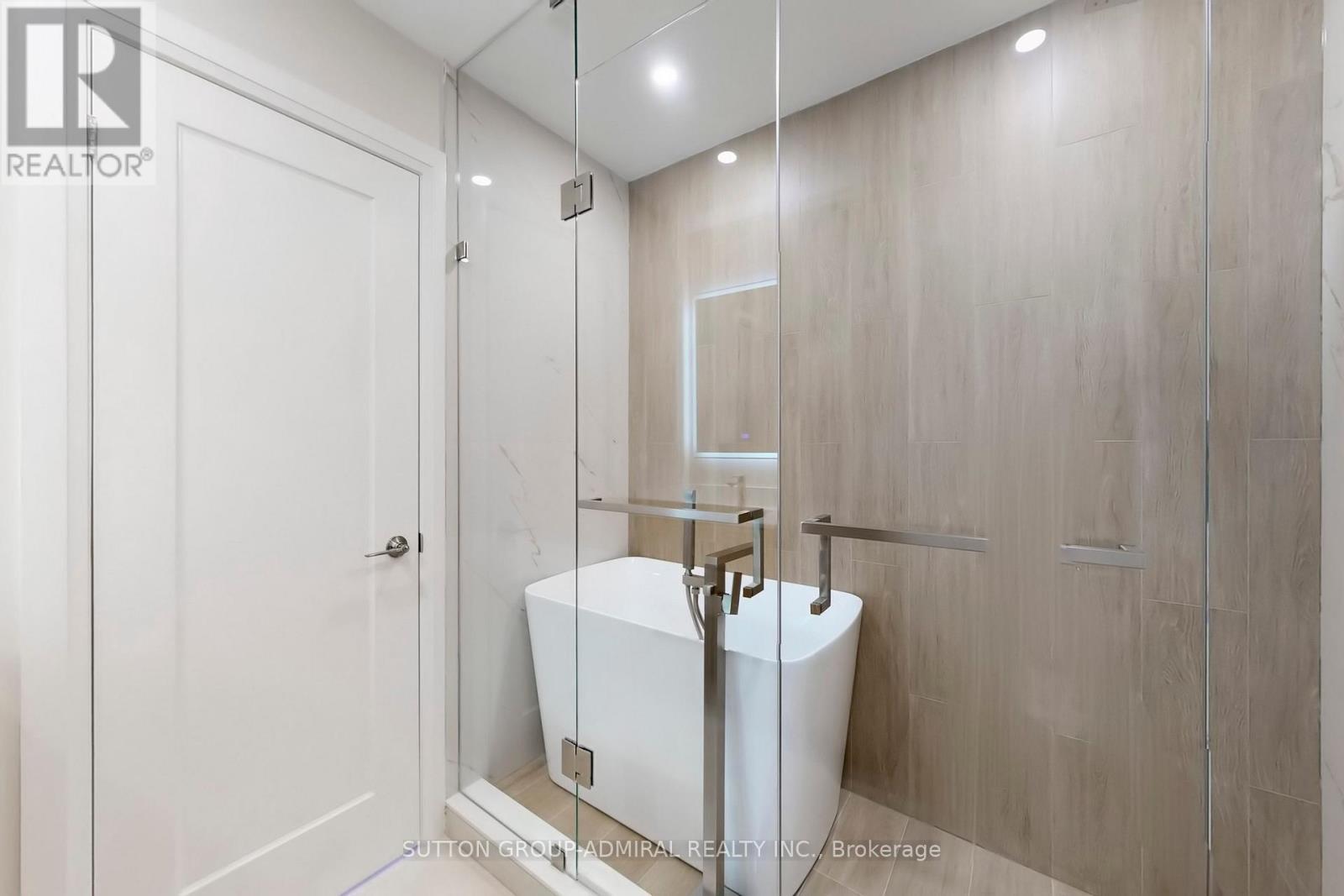 109 Fermanagh Avenue, Toronto, Ontario  M6R 1M1 - Photo 34 - W12999474