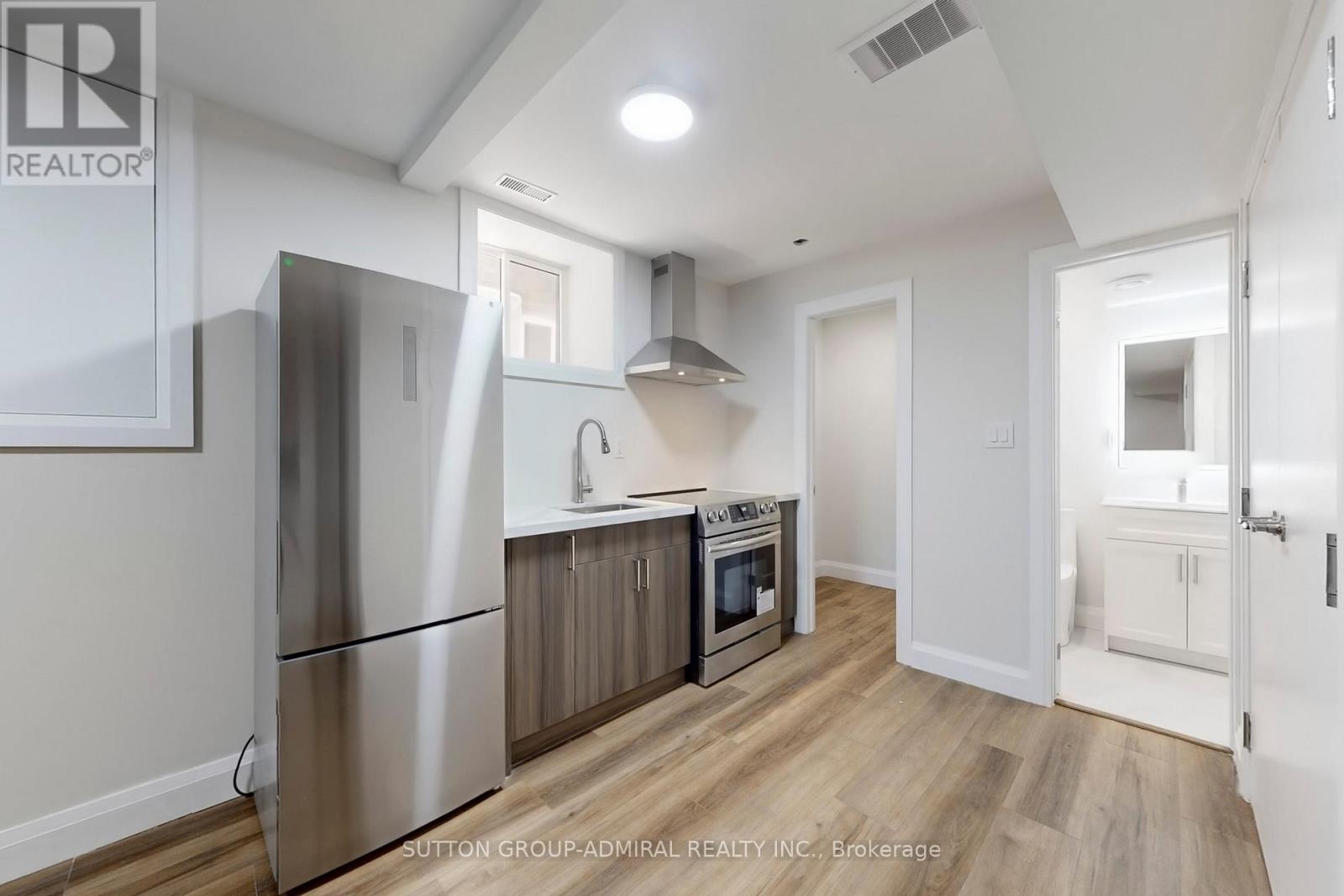 109 Fermanagh Avenue, Toronto, Ontario  M6R 1M1 - Photo 38 - W12999474