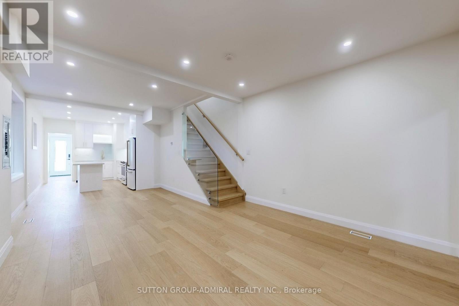 109 Fermanagh Avenue, Toronto, Ontario  M6R 1M1 - Photo 4 - W12999474