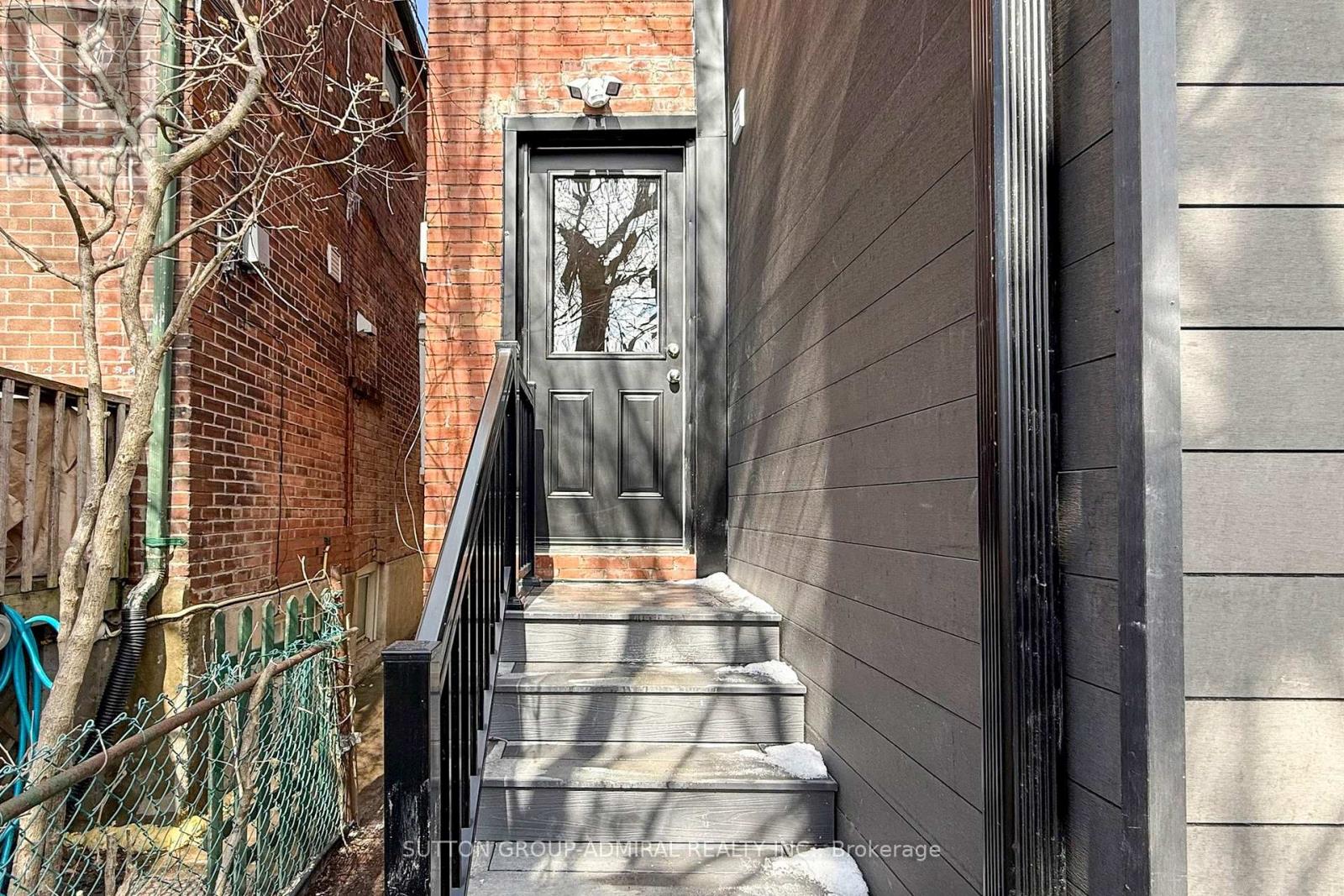 109 Fermanagh Avenue, Toronto, Ontario  M6R 1M1 - Photo 49 - W12999474