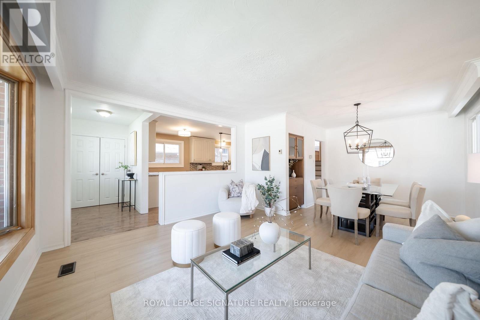 2002 Ingledale Road, Mississauga, Ontario  L5J 2H2 - Photo 10 - W12999478