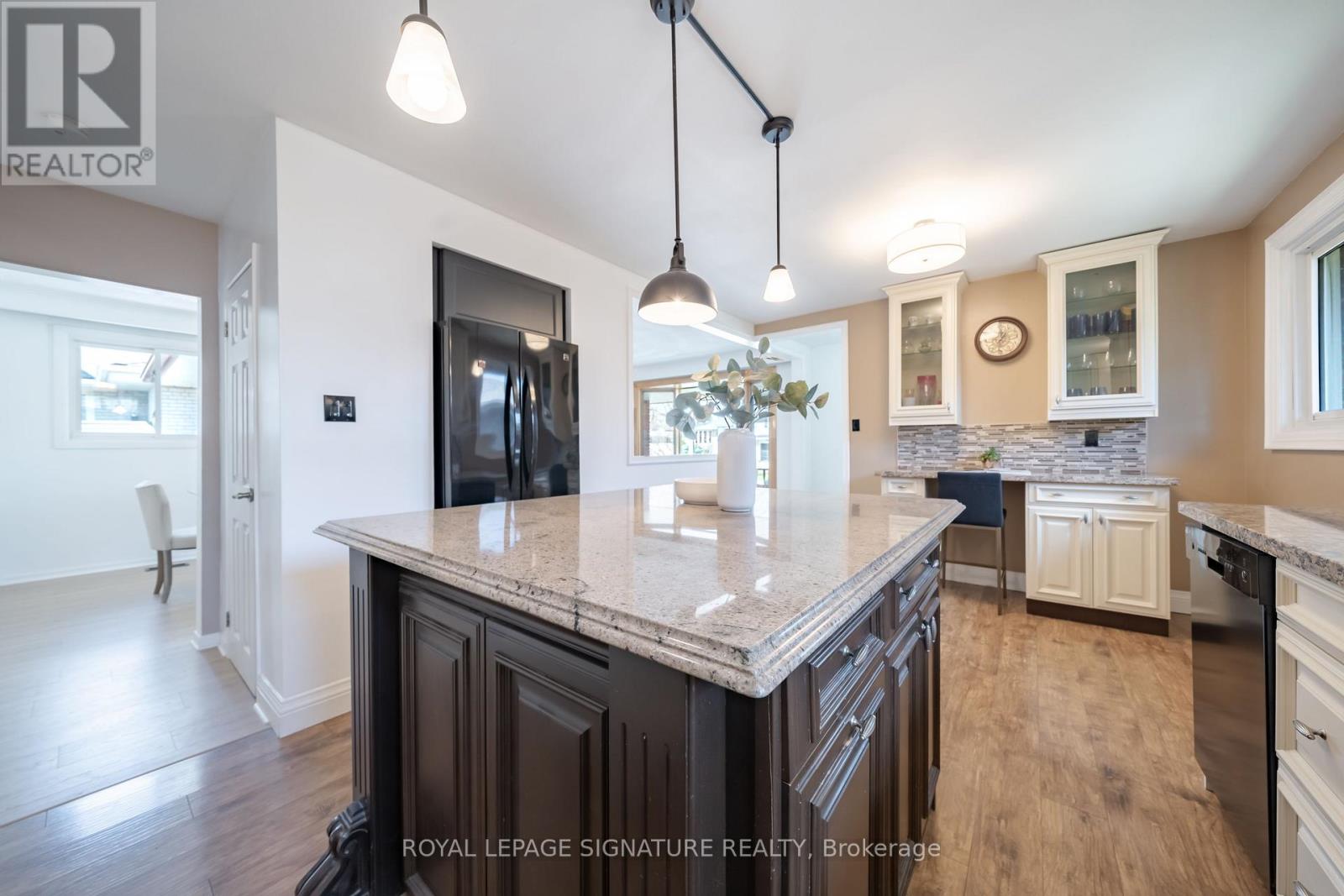 2002 Ingledale Road, Mississauga, Ontario  L5J 2H2 - Photo 15 - W12999478