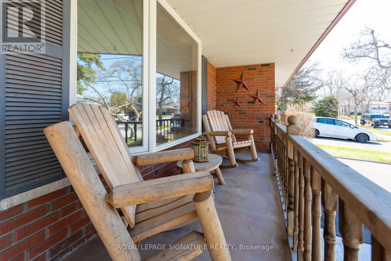 2002 Ingledale Road, Mississauga, Ontario  L5J 2H2 - Photo 3 - W12999478