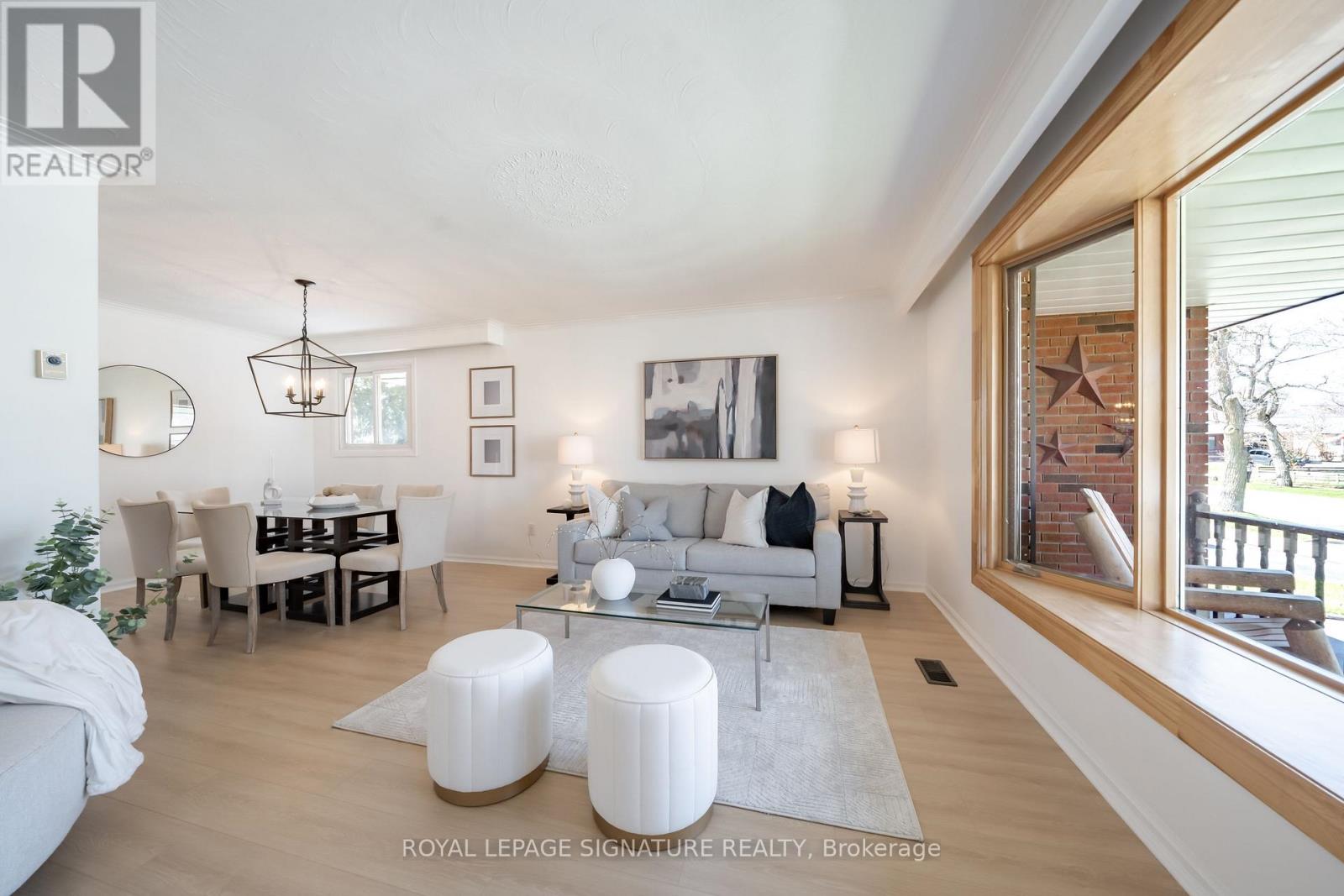 2002 Ingledale Road, Mississauga, Ontario  L5J 2H2 - Photo 4 - W12999478