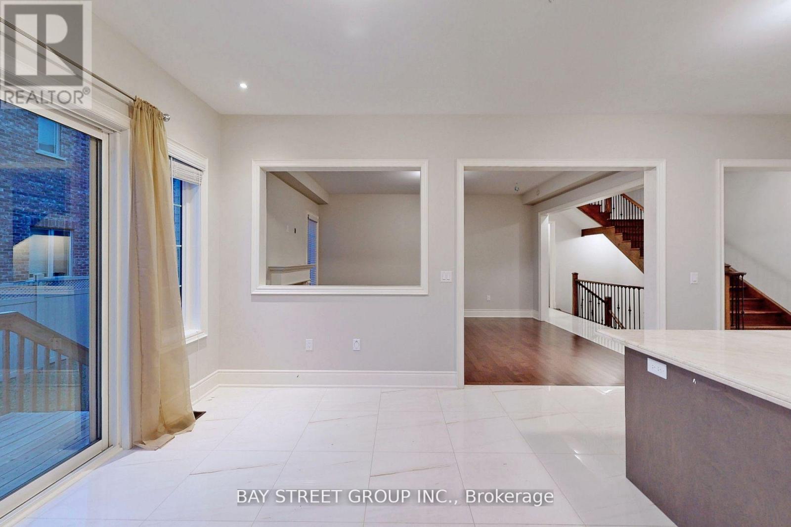 423 Threshing Mill Boulevard, Oakville, Ontario  L6T 0T4 - Photo 14 - W12999500