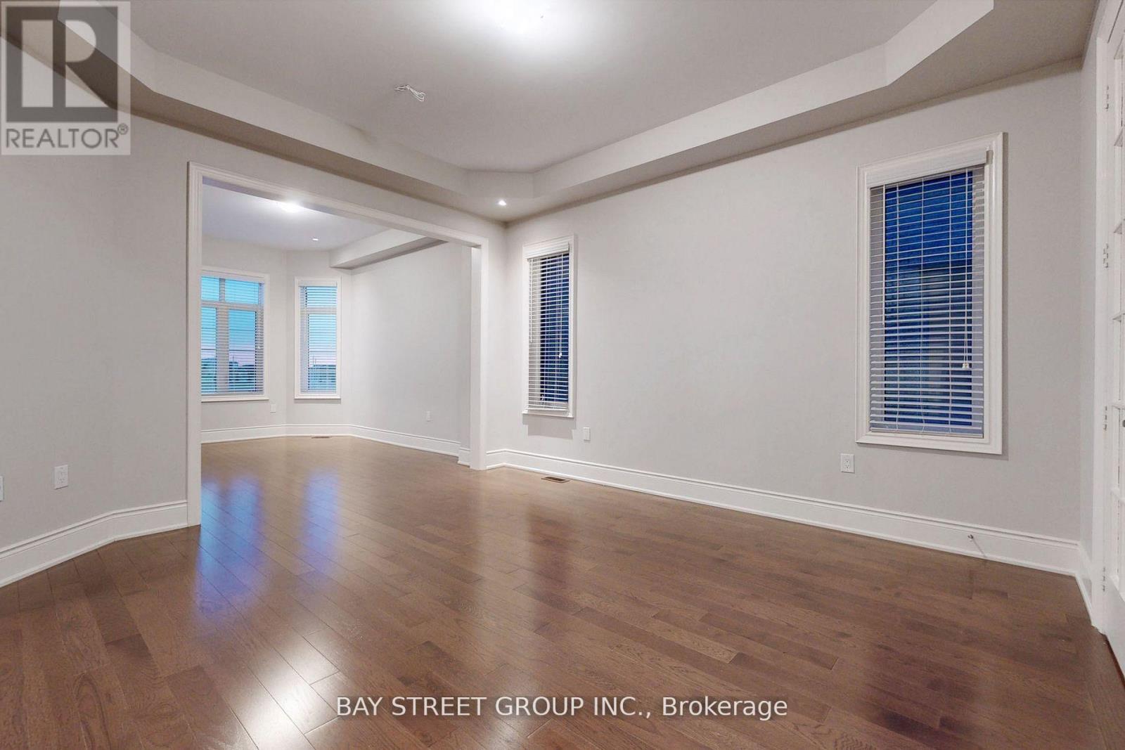 423 Threshing Mill Boulevard, Oakville, Ontario  L6T 0T4 - Photo 3 - W12999500