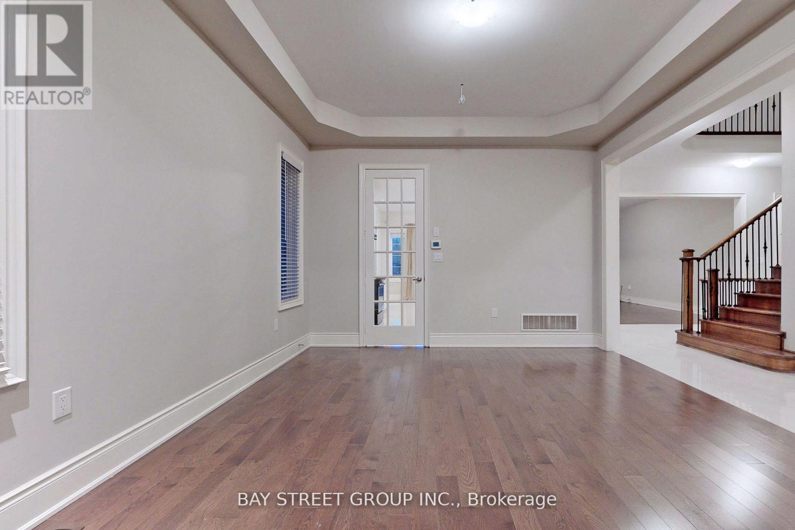 423 Threshing Mill Boulevard, Oakville, Ontario  L6T 0T4 - Photo 4 - W12999500