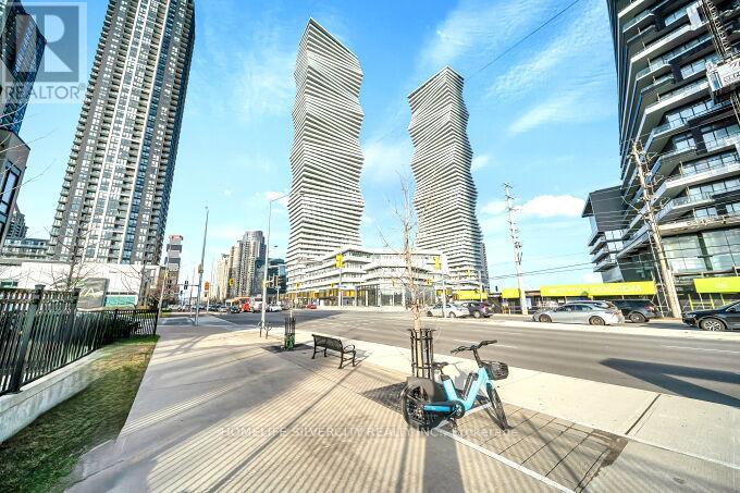 3908 - 3900 Confederation Parkway, Mississauga, Ontario  L5B 0M3 - Photo 3 - W12999502