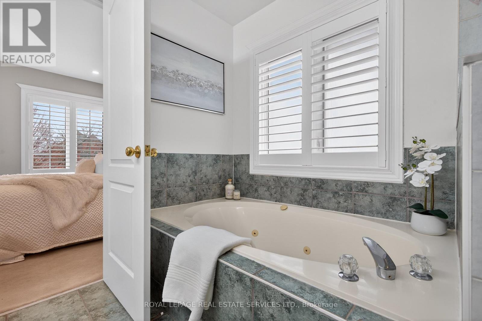 2393 Ennerdale Road, Oakville, Ontario  L6H 6N5 - Photo 30 - W12999518