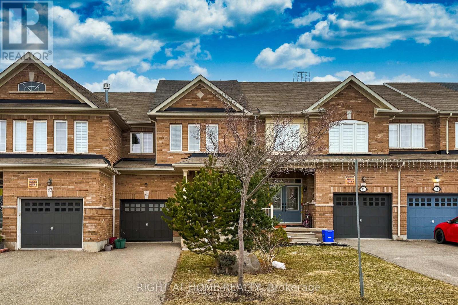 15 Munch Place, Milton, Ontario  L9T 8K6 - Photo 2 - W12999532