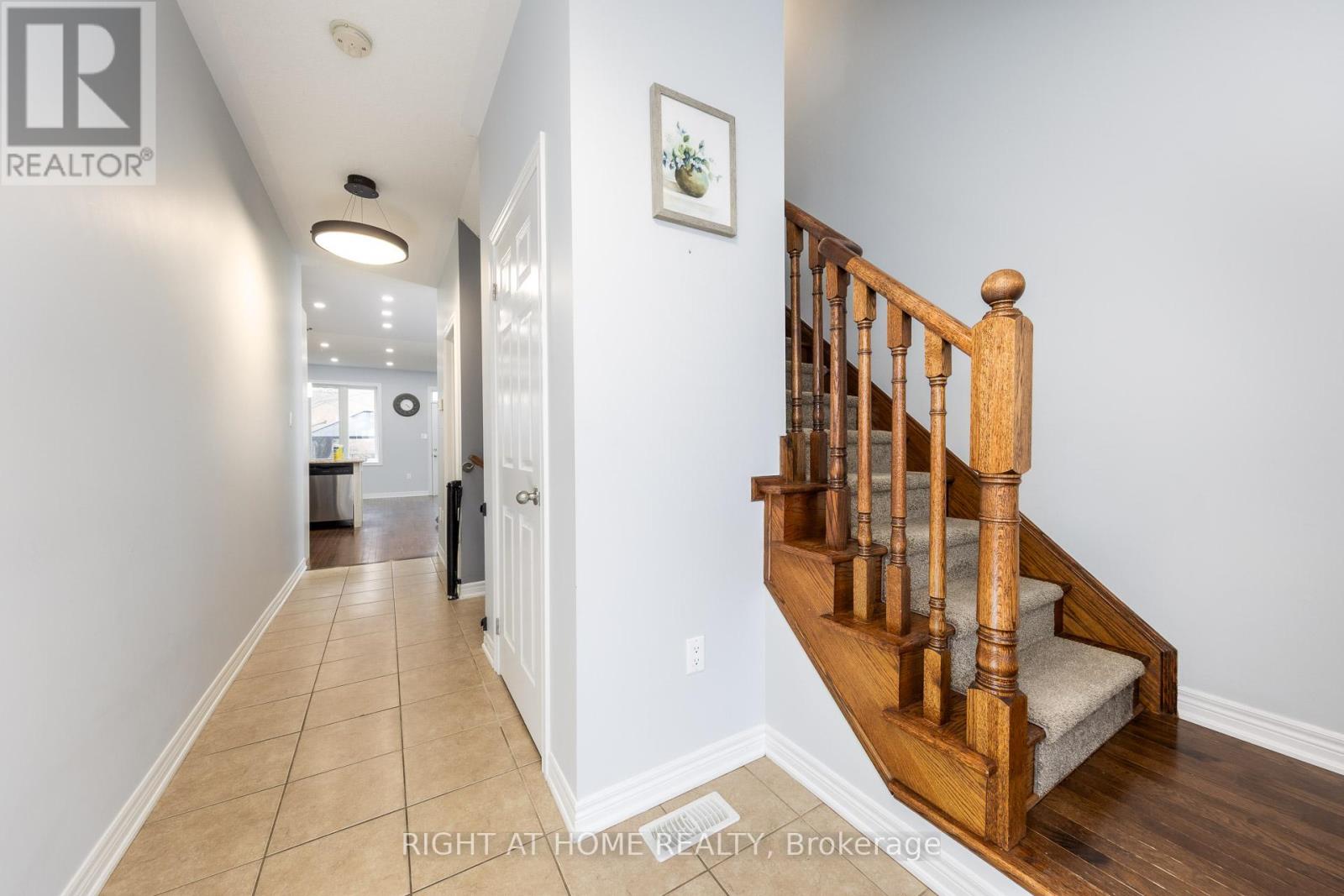 15 Munch Place, Milton, Ontario  L9T 8K6 - Photo 5 - W12999532