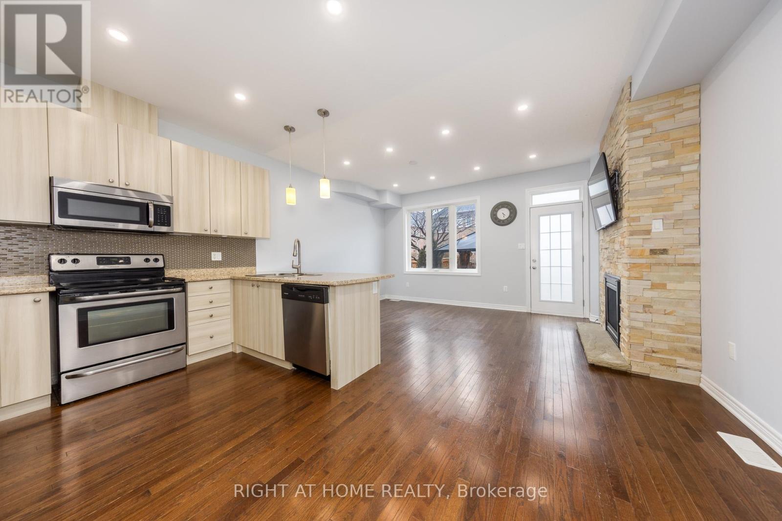 15 Munch Place, Milton, Ontario  L9T 8K6 - Photo 6 - W12999532