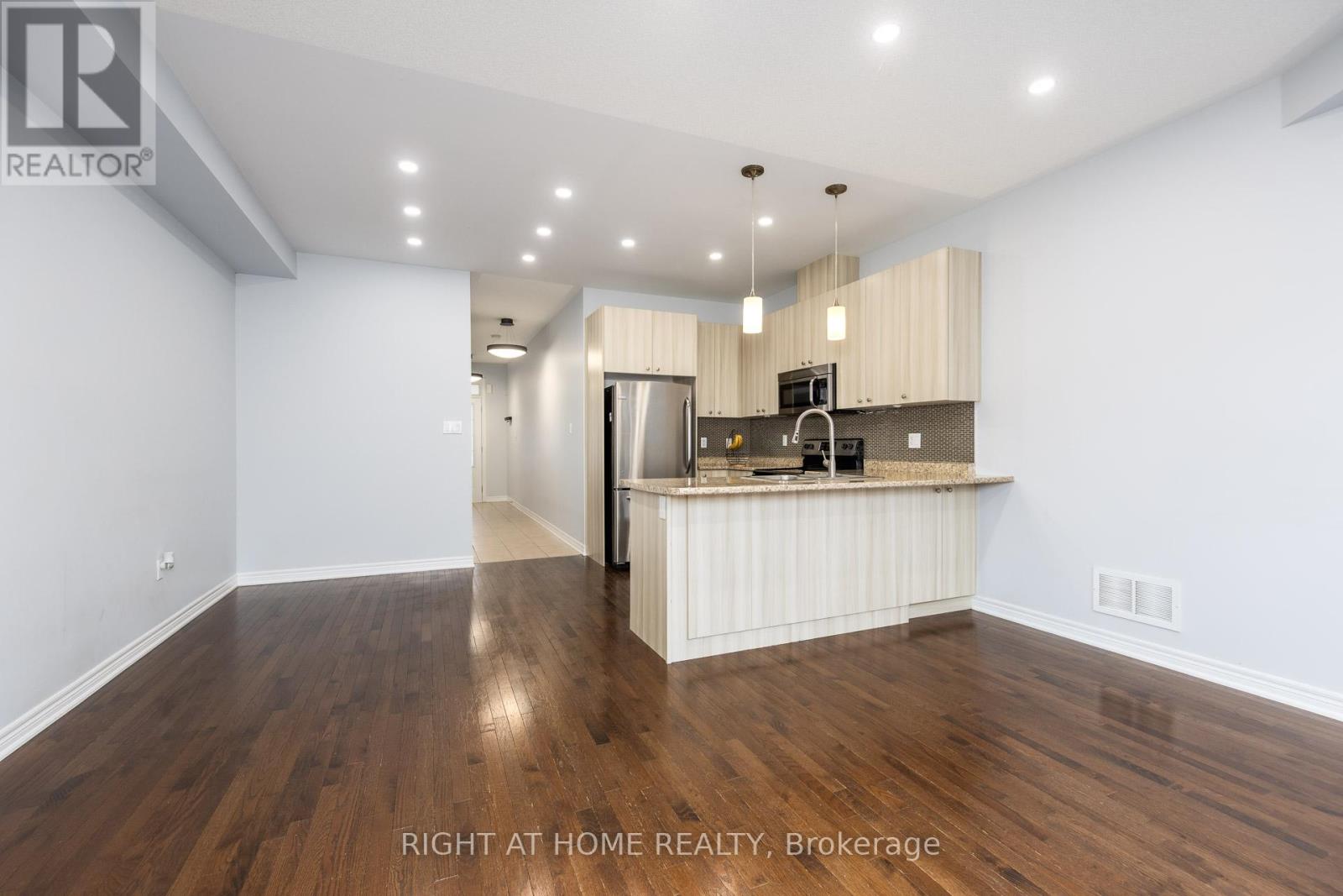 15 Munch Place, Milton, Ontario  L9T 8K6 - Photo 7 - W12999532