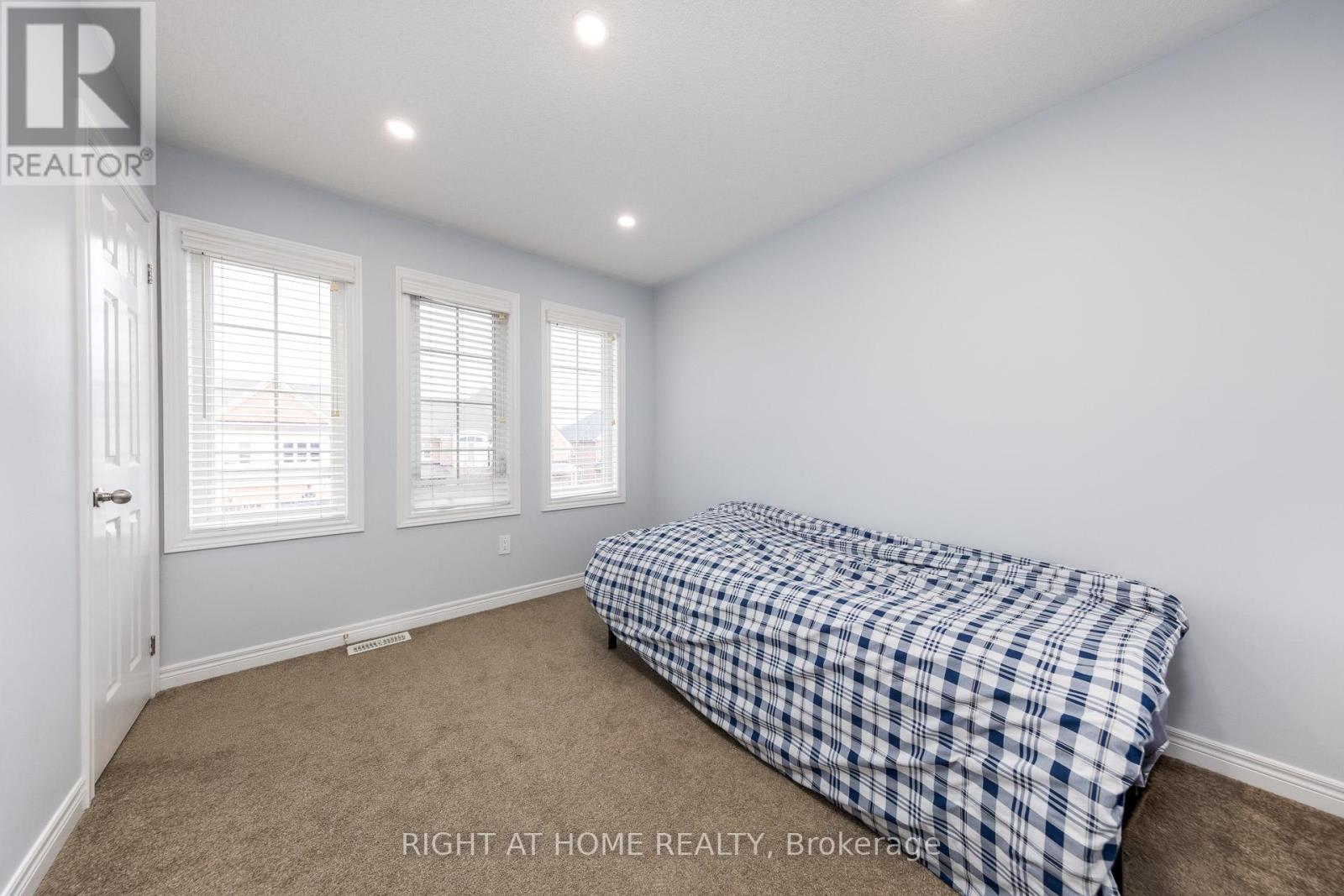 15 Munch Place, Milton, Ontario  L9T 8K6 - Photo 9 - W12999532