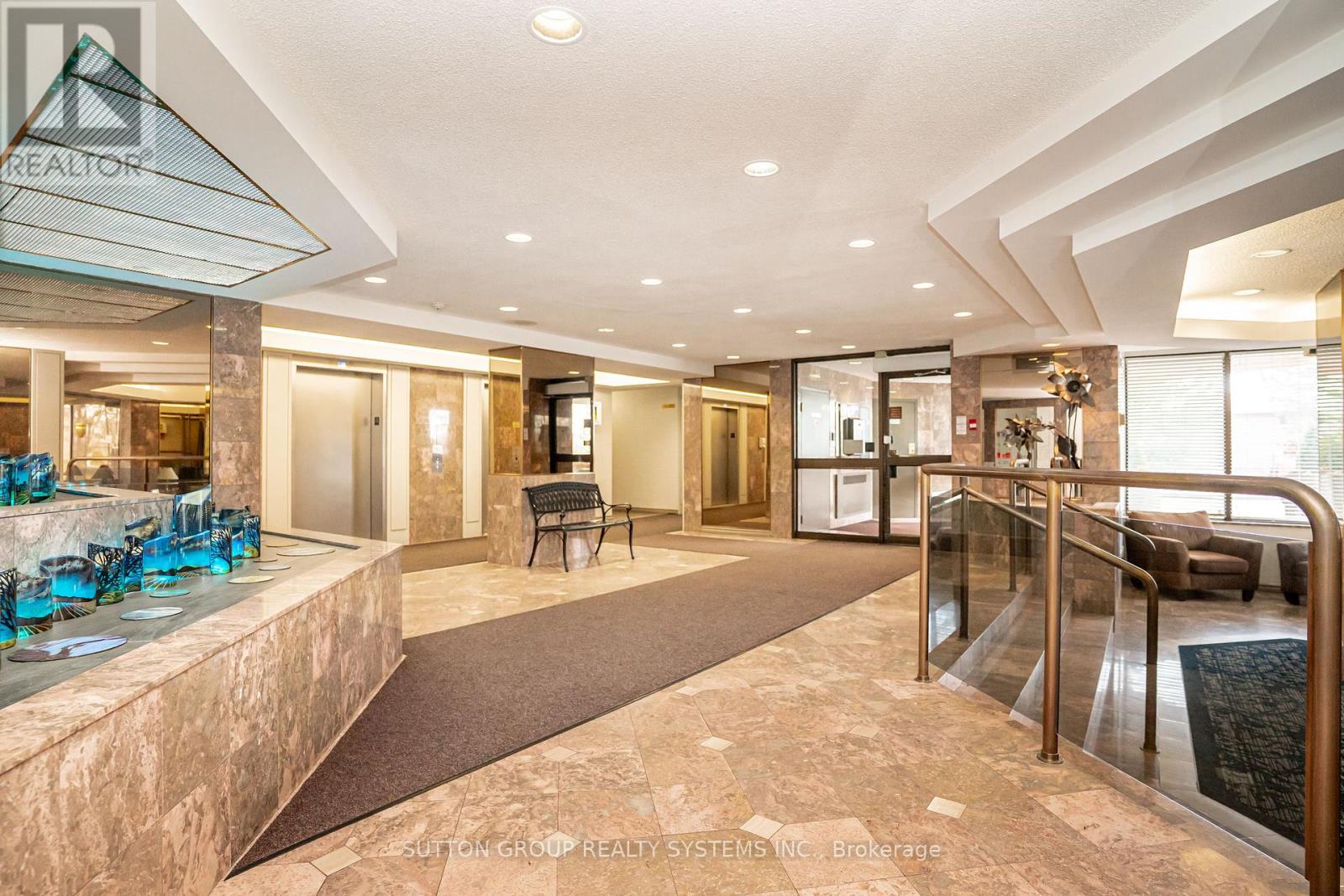 #802 - 20 Cherrytree Drive, Brampton, Ontario  L6Y 3V1 - Photo 5 - W12999564