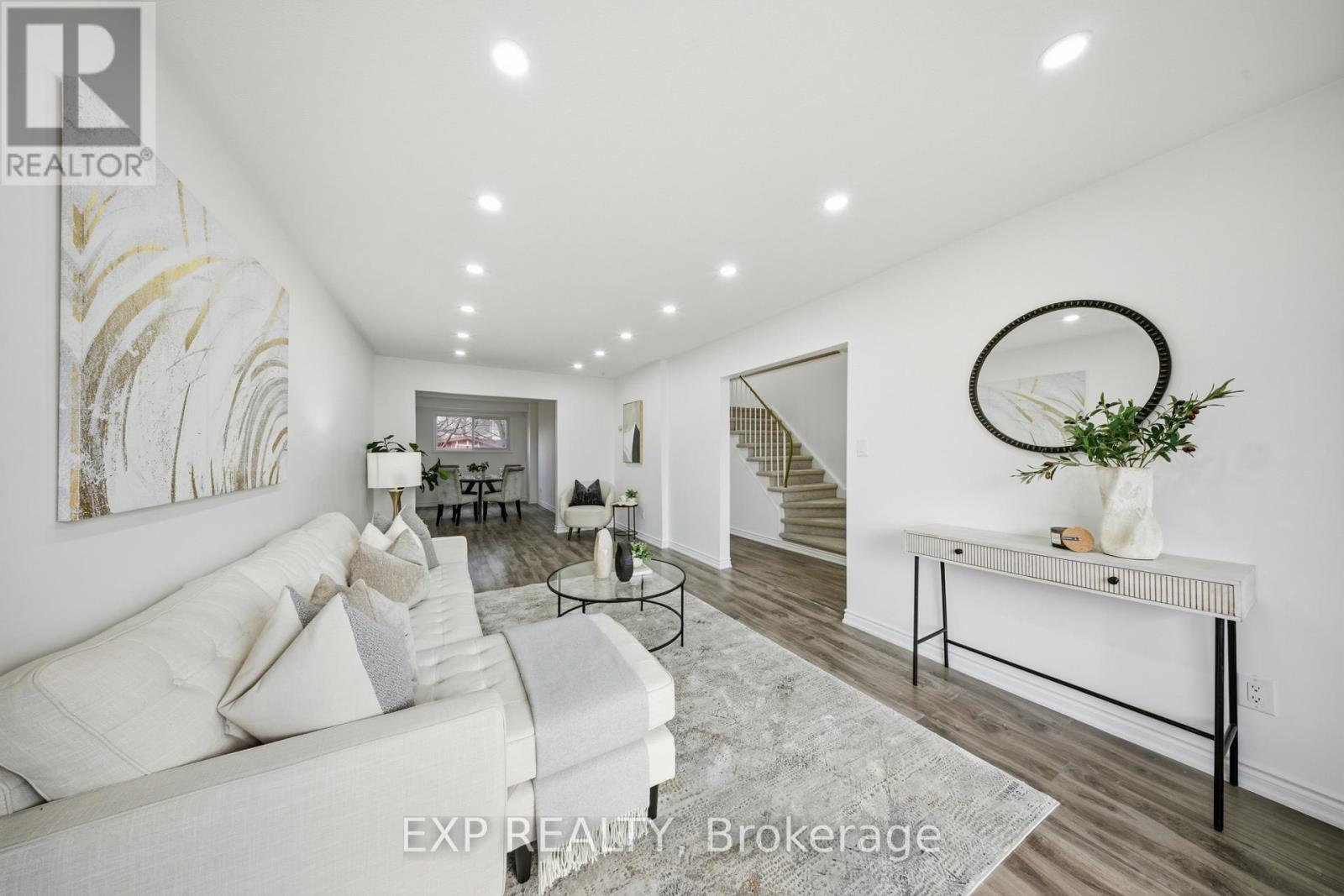 2637 Altadena Court, Mississauga, Ontario  L5K 1G1 - Photo 9 - W12999626