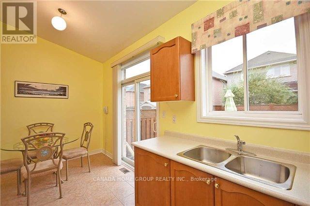 3488 Fountain Park Avenue, Mississauga, Ontario  L5M 7E5 - Photo 8 - W12999628