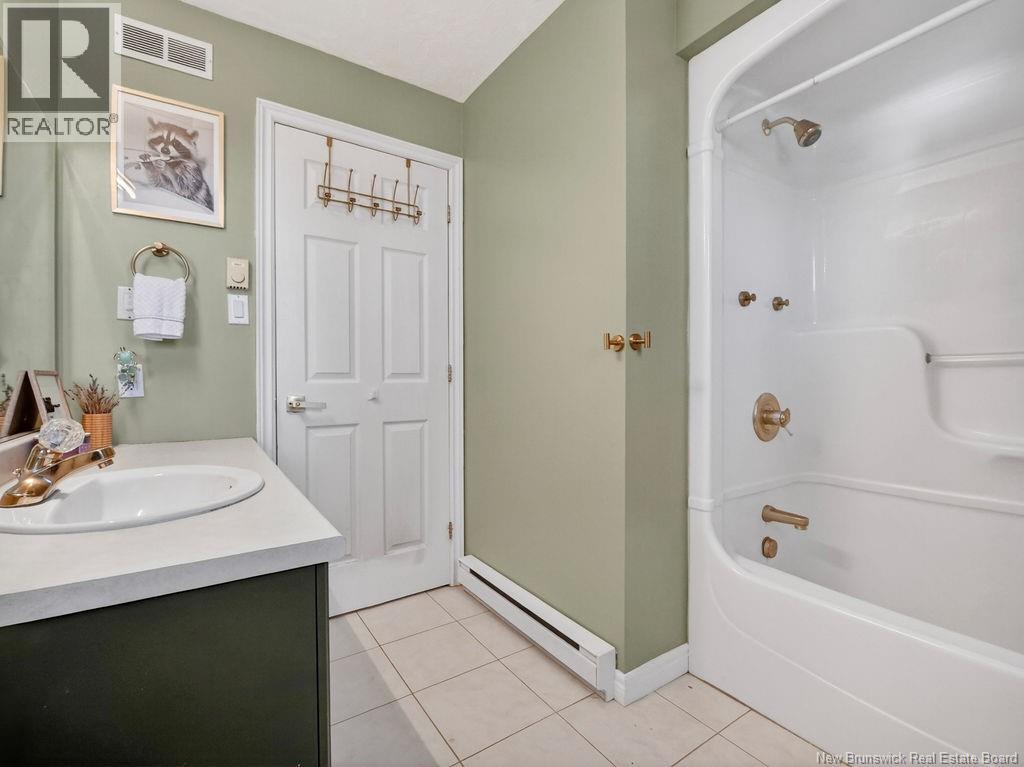 185 Twin Oaks Drive, Moncton, New Brunswick  E1G 4W4 - Photo 20 - NB136949