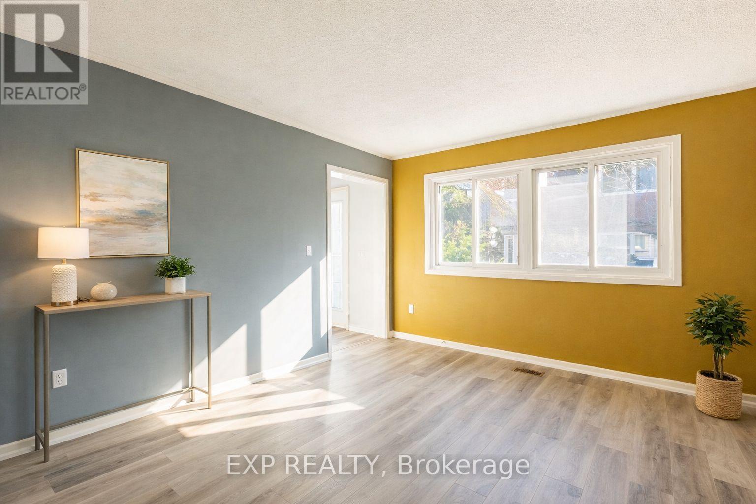 102 - 121 University Avenue E, Waterloo, Ontario N2J 4J1 - Photo 2 - X12999526