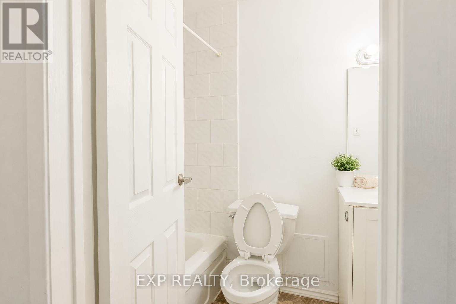 102 - 121 University Avenue E, Waterloo, Ontario N2J 4J1 - Photo 21 - X12999526