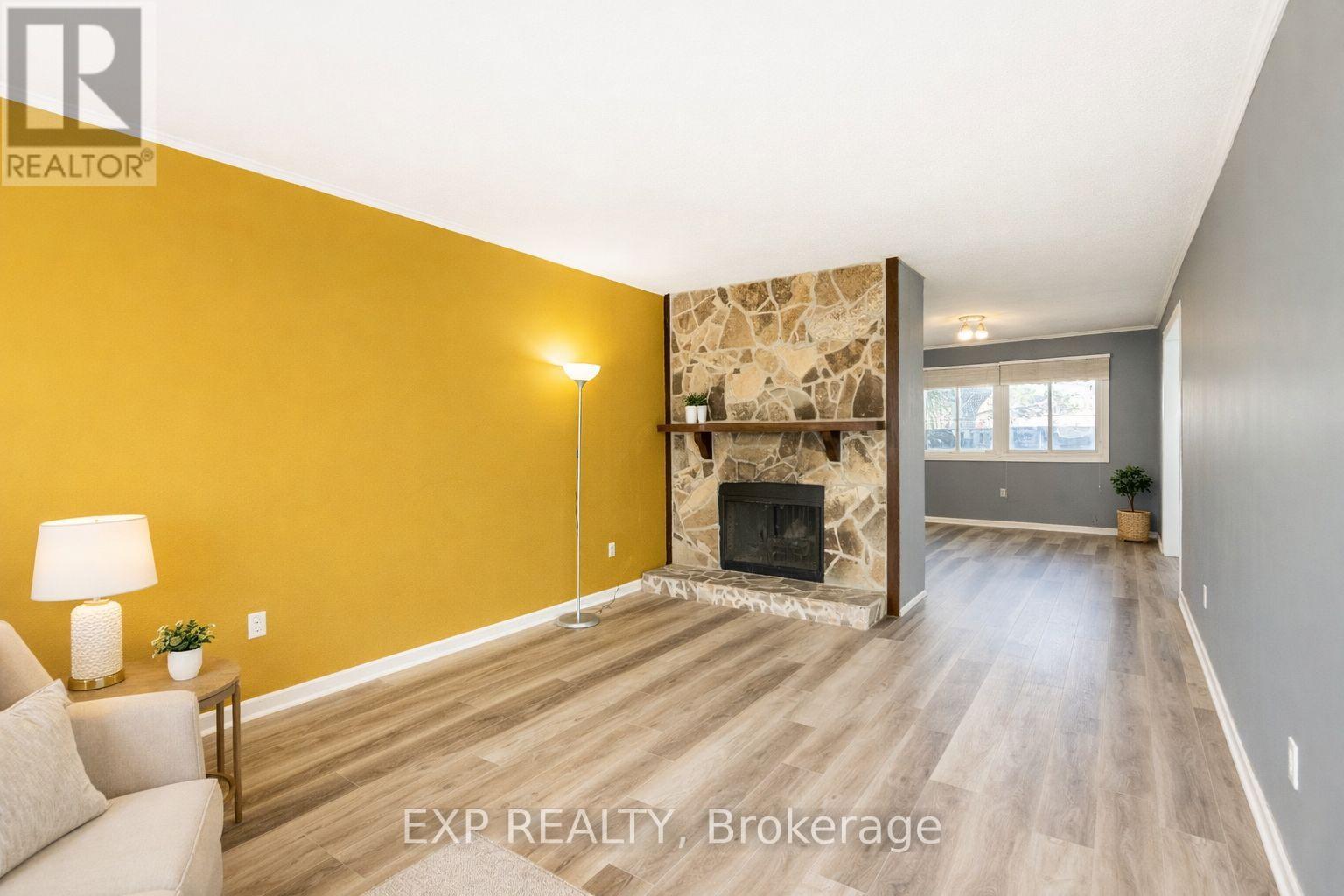 102 - 121 University Avenue E, Waterloo, Ontario N2J 4J1 - Photo 3 - X12999526