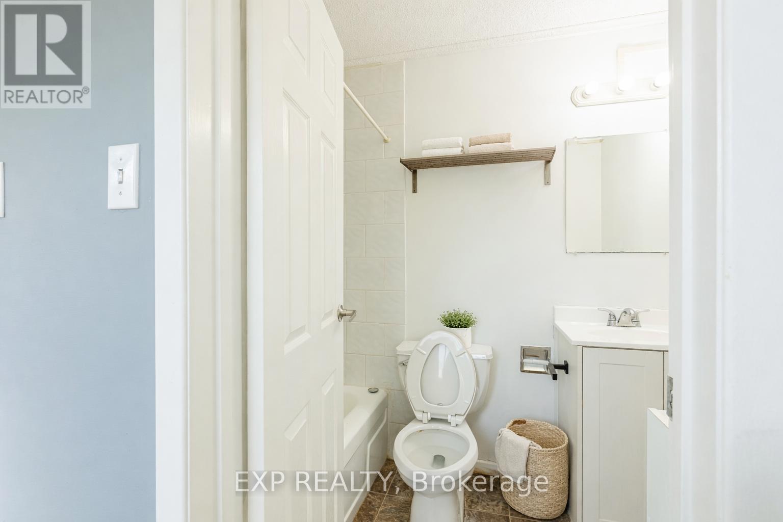 102 - 121 University Avenue E, Waterloo, Ontario N2J 4J1 - Photo 38 - X12999526