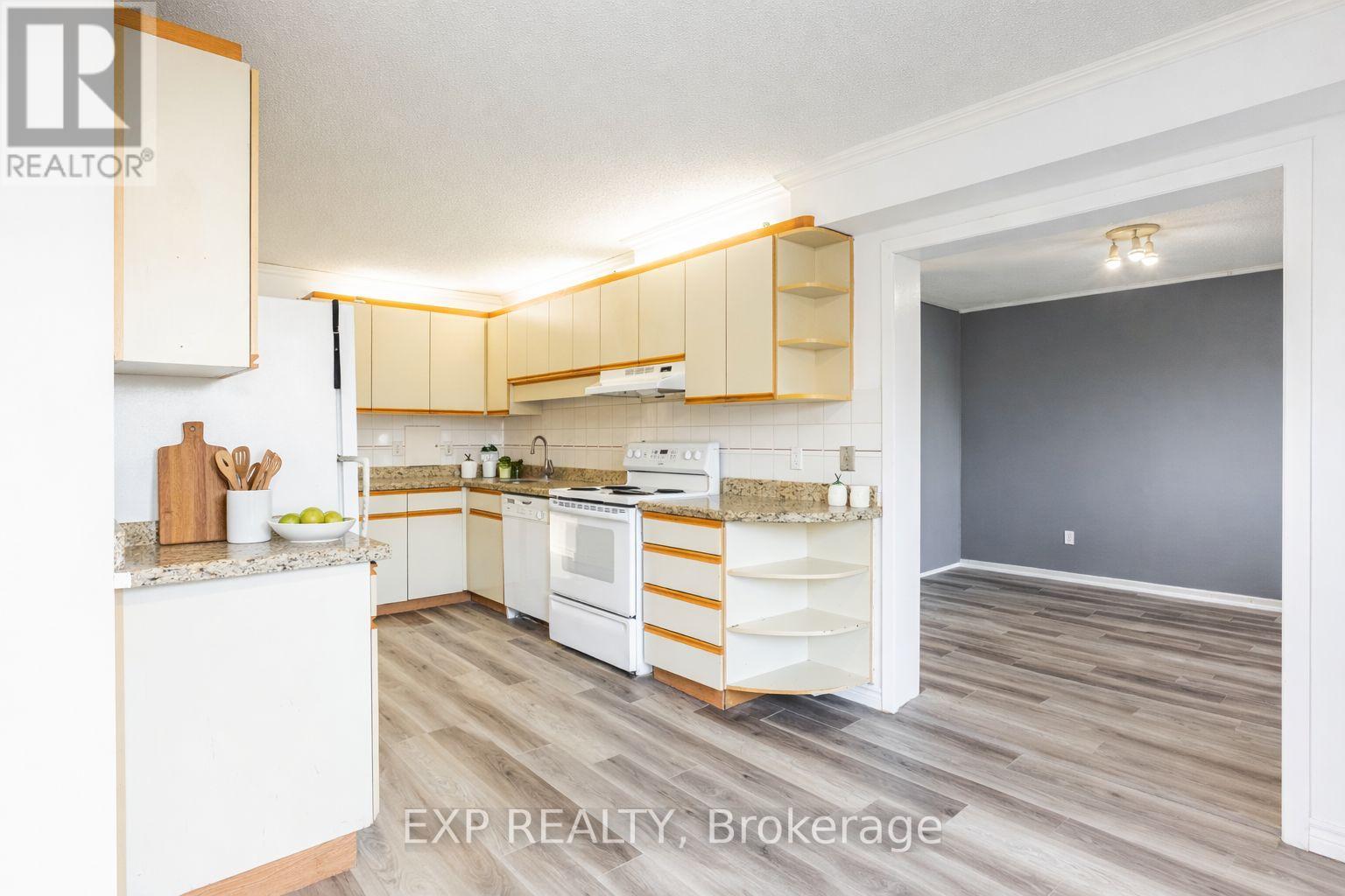 102 - 121 University Avenue E, Waterloo, Ontario N2J 4J1 - Photo 7 - X12999526