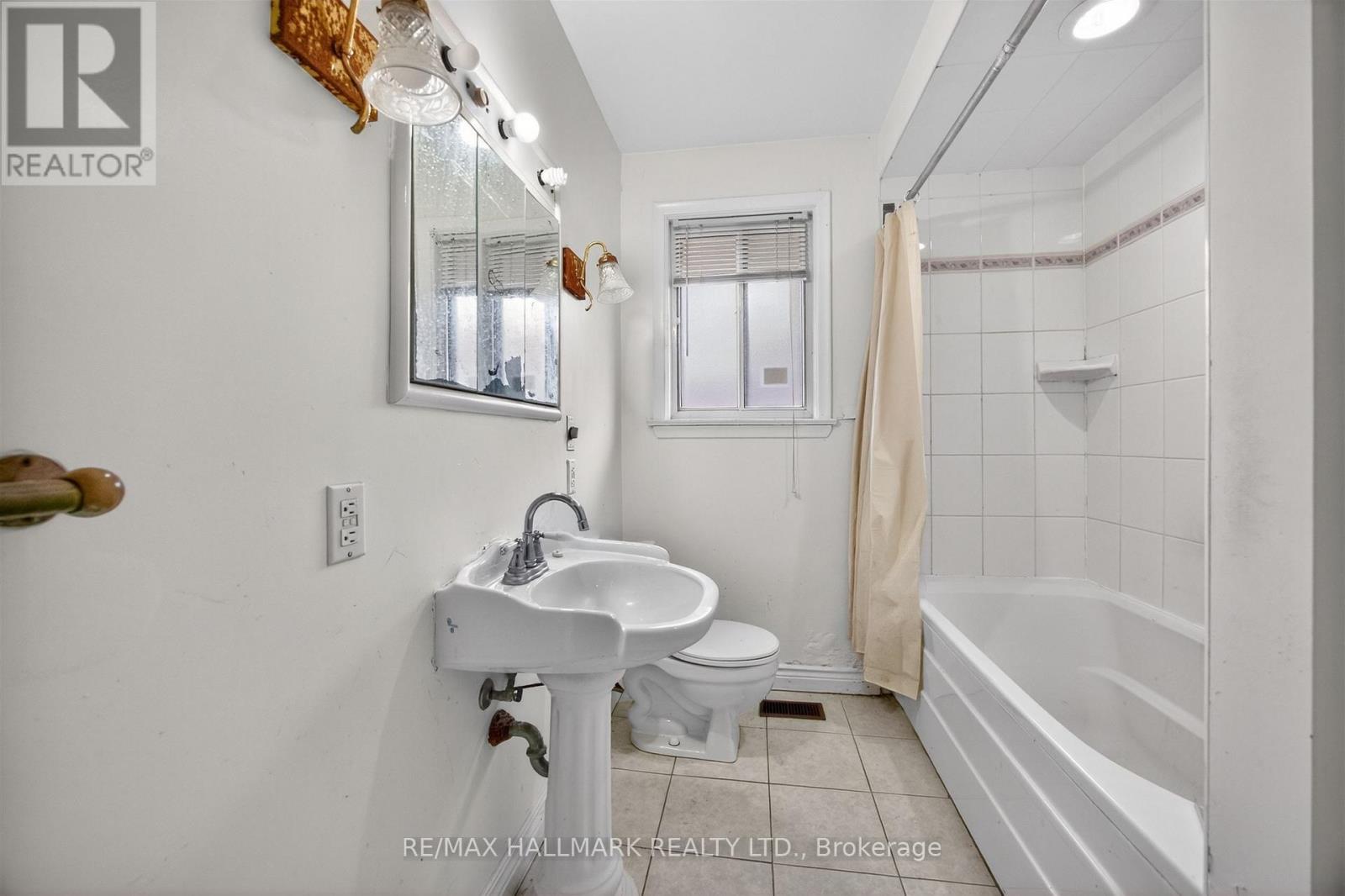 27 Nipissing Drive, Toronto, Ontario M9B 4V4 - Photo 24 - W12989522