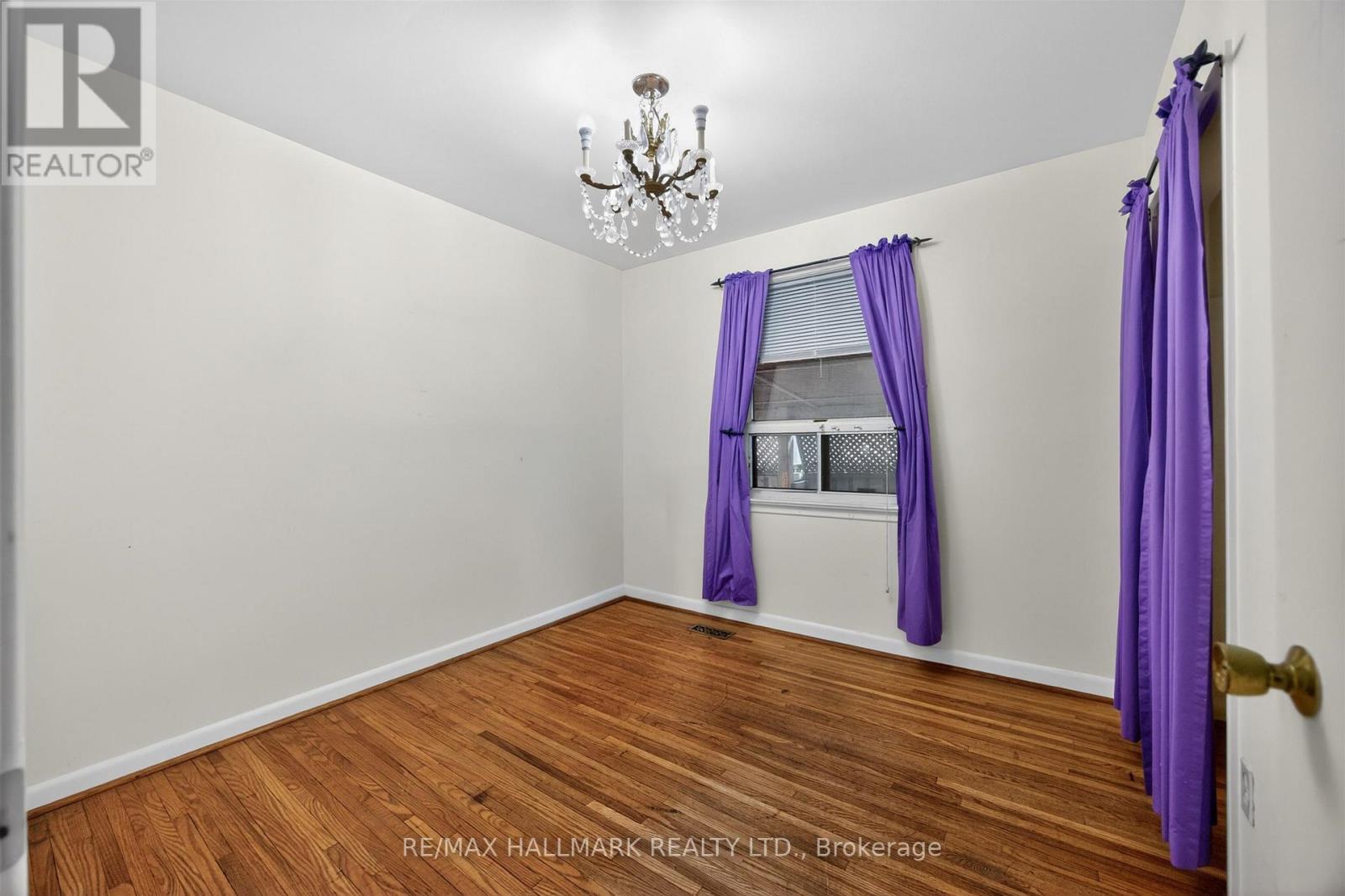 27 Nipissing Drive, Toronto, Ontario M9B 4V4 - Photo 20 - W12989522