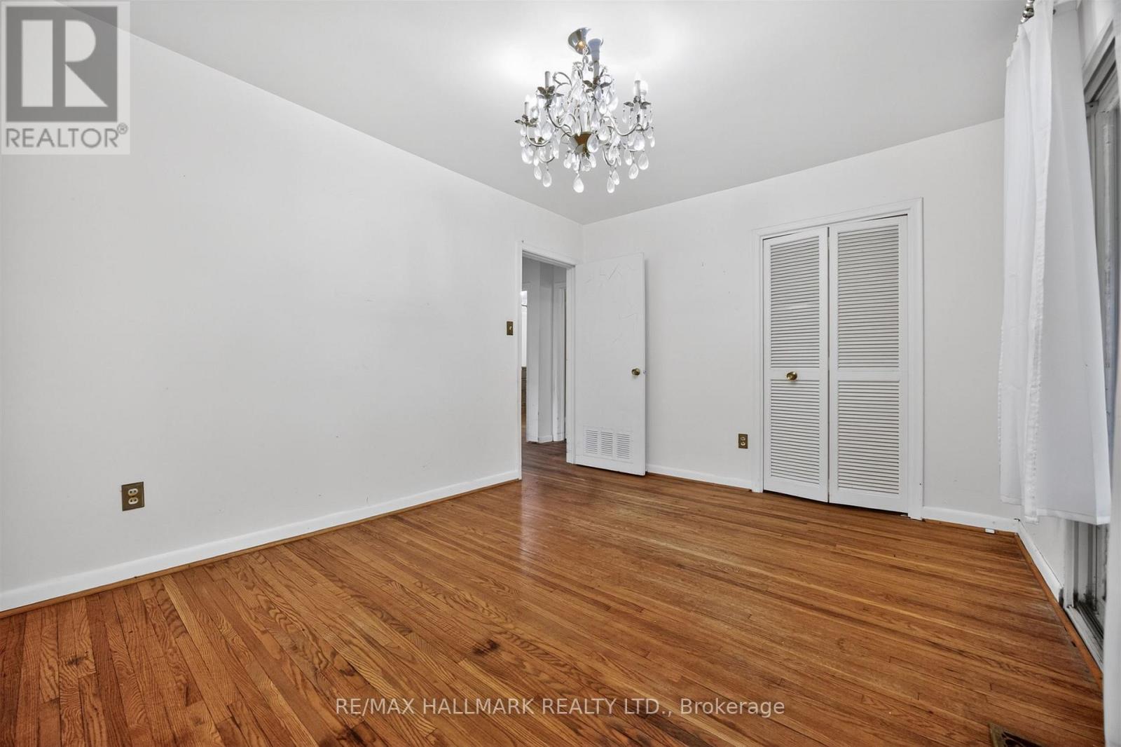 27 Nipissing Drive, Toronto, Ontario M9B 4V4 - Photo 17 - W12989522