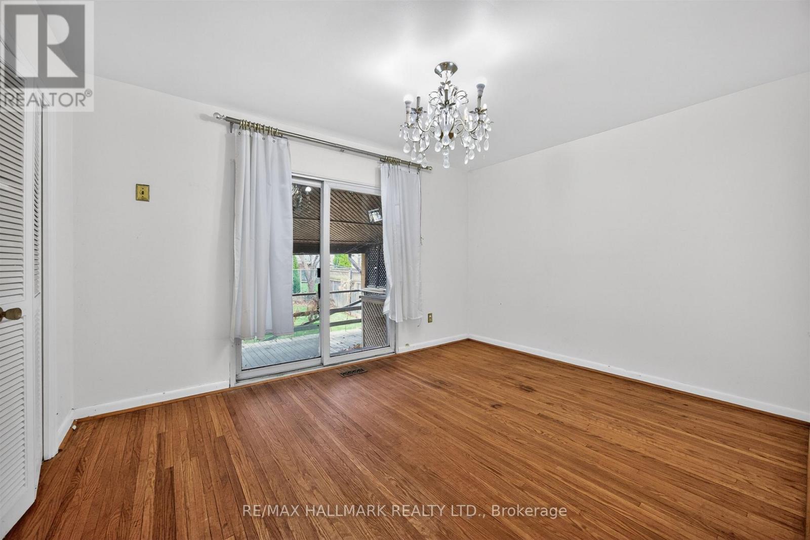 27 Nipissing Drive, Toronto, Ontario M9B 4V4 - Photo 14 - W12989522