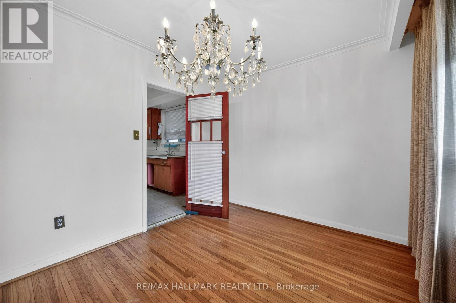 27 Nipissing Drive, Toronto, Ontario M9B 4V4 - Photo 10 - W12989522