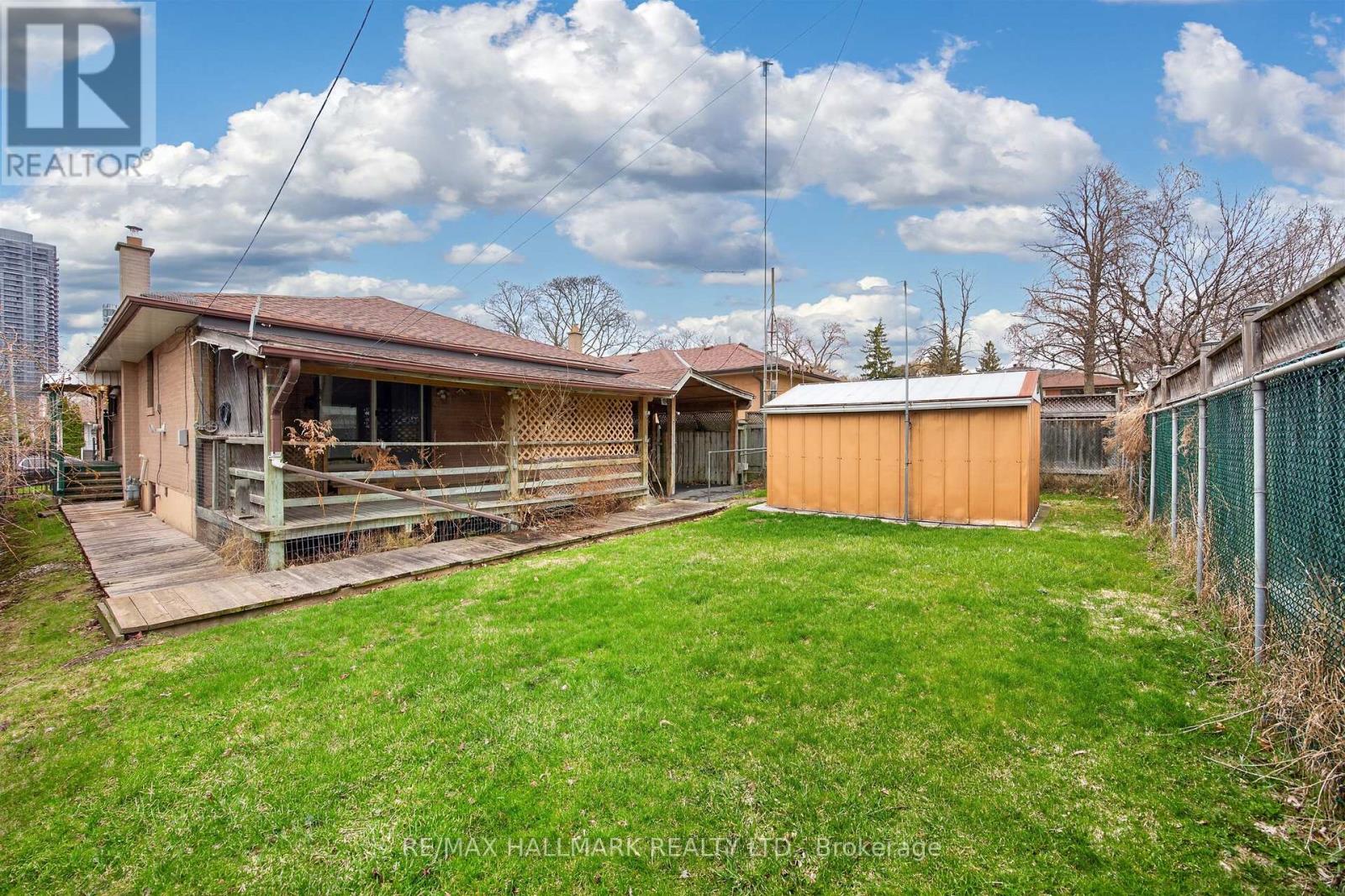 27 Nipissing Drive, Toronto, Ontario M9B 4V4 - Photo 34 - W12989522