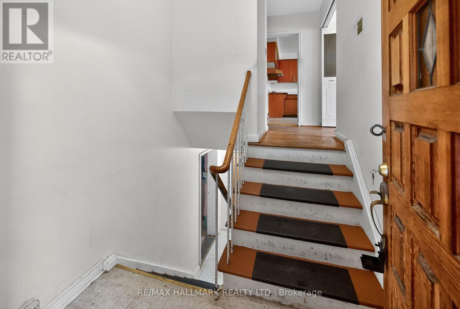 27 Nipissing Drive, Toronto, Ontario M9B 4V4 - Photo 4 - W12989522