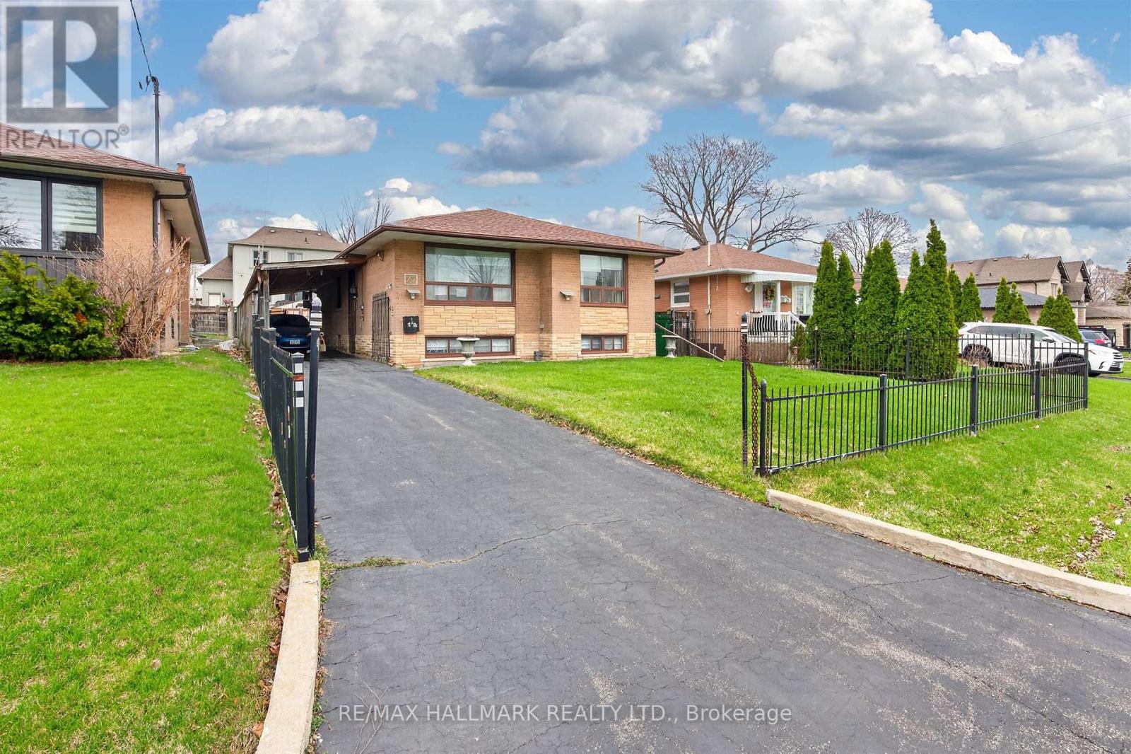 27 Nipissing Drive, Toronto, Ontario M9B 4V4 - Photo 3 - W12989522