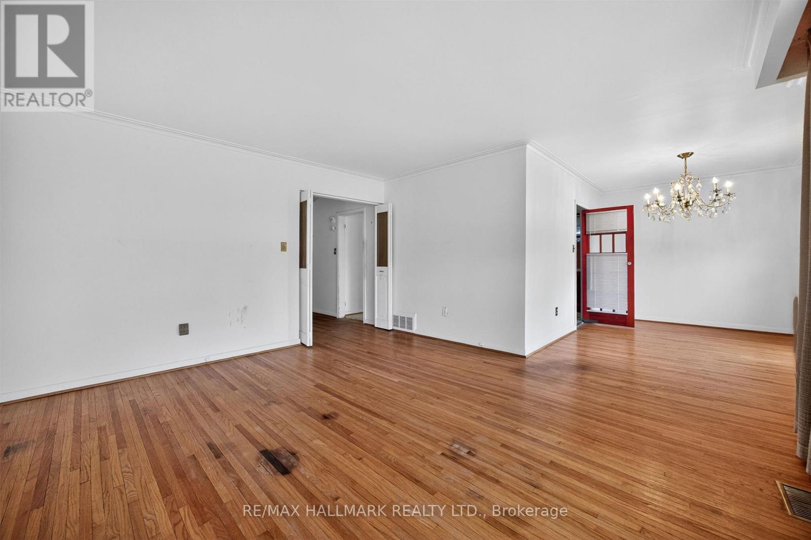 27 Nipissing Drive, Toronto, Ontario M9B 4V4 - Photo 8 - W12989522