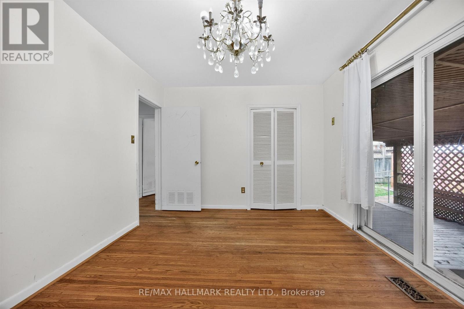 27 Nipissing Drive, Toronto, Ontario M9B 4V4 - Photo 16 - W12989522