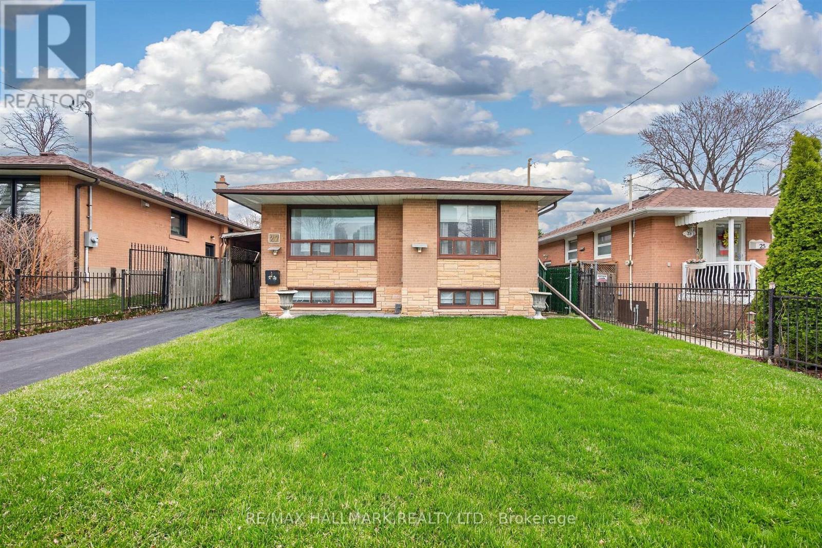 27 Nipissing Drive, Toronto, Ontario M9B 4V4 - Photo 2 - W12989522