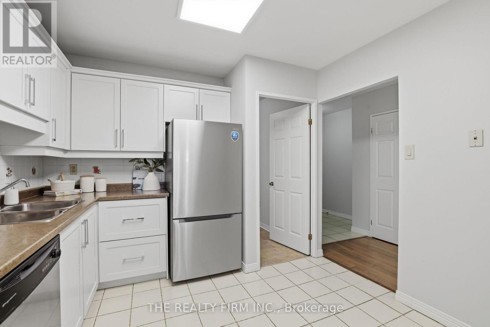 304 - 549 Ridout Street N, London East, Ontario  N6A 5N5 - Photo 10 - X12999696