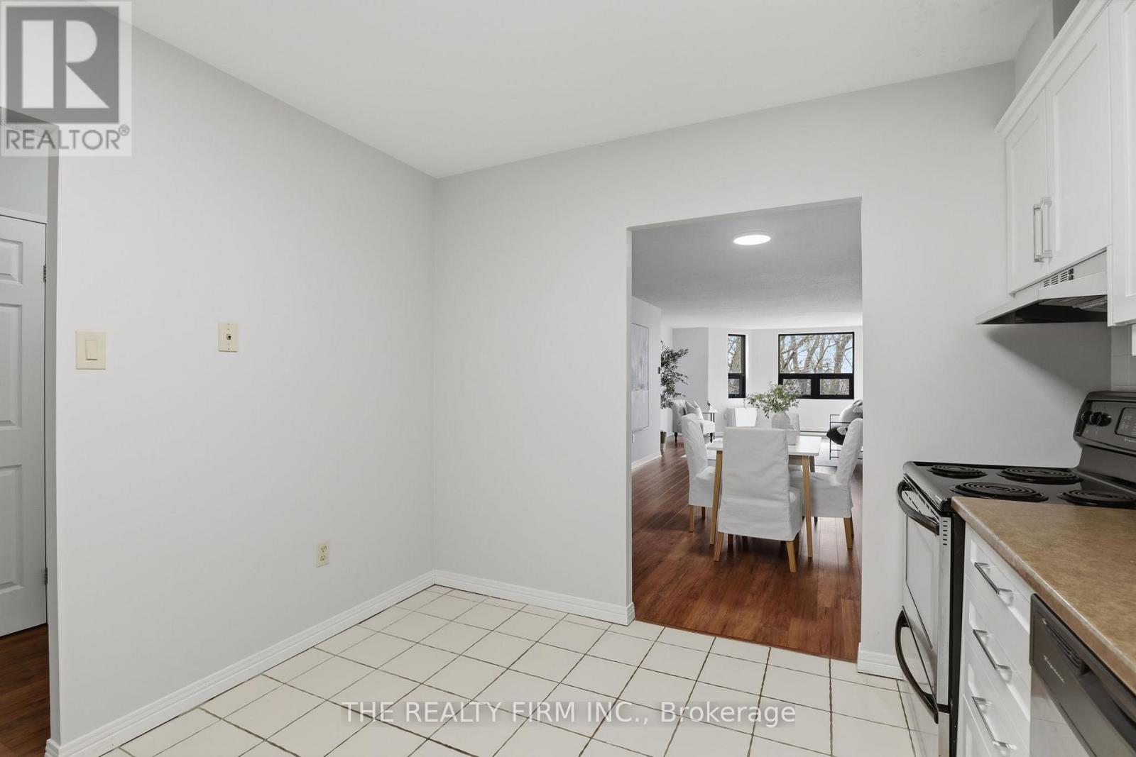 304 - 549 Ridout Street N, London East, Ontario  N6A 5N5 - Photo 11 - X12999696