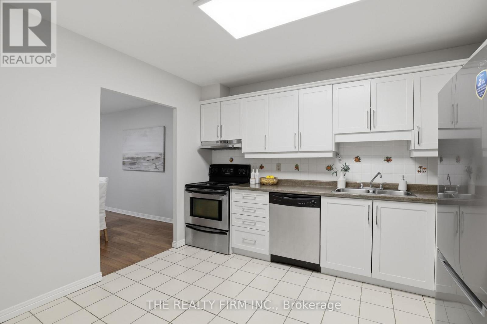 304 - 549 Ridout Street N, London East, Ontario  N6A 5N5 - Photo 8 - X12999696